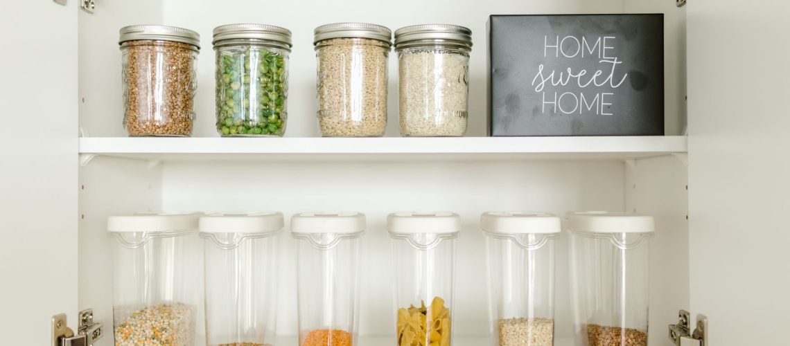 aliments rangés frigo
