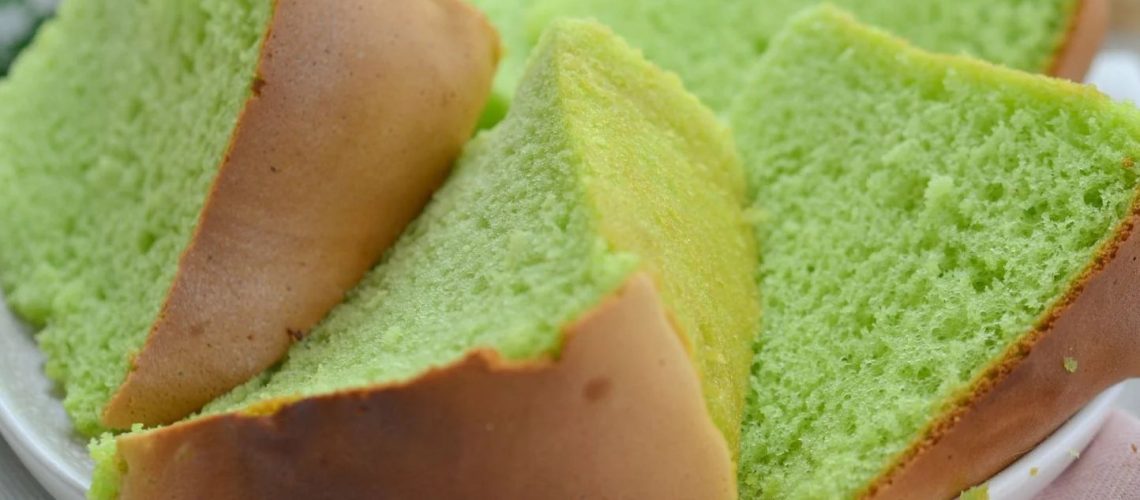 Longues feuilles vertes de pandan utilisées en cuisine